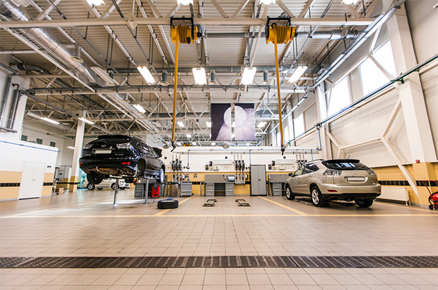 Сервисная зона Лексус - Тольятти включает в себя: 2 поста автомойки, 6 постов слесарного ремонта, 4 поста дополнительного оборудования. За день автосервис способен полноценно обслужить более 20 автомобилей.